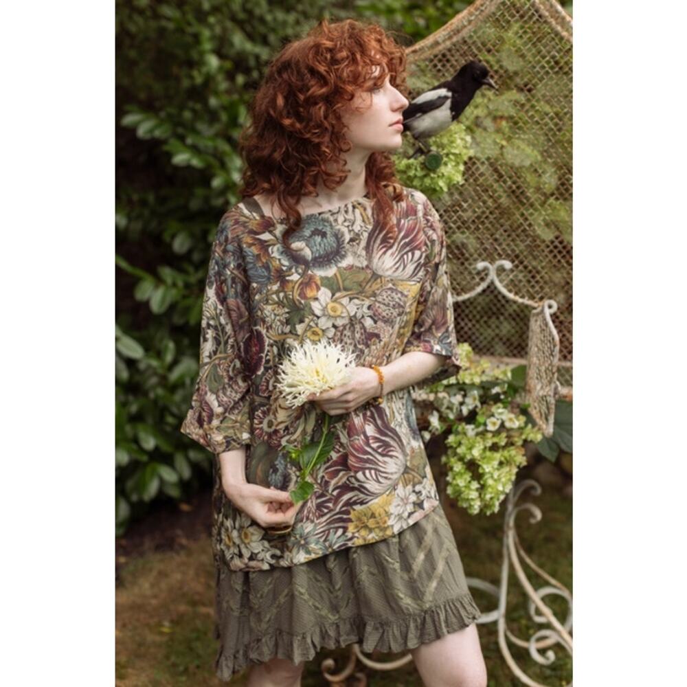 Market of Stars Size S/M Love Grows Wild Tee Bamboo Floral Tunic Shirt with Bees